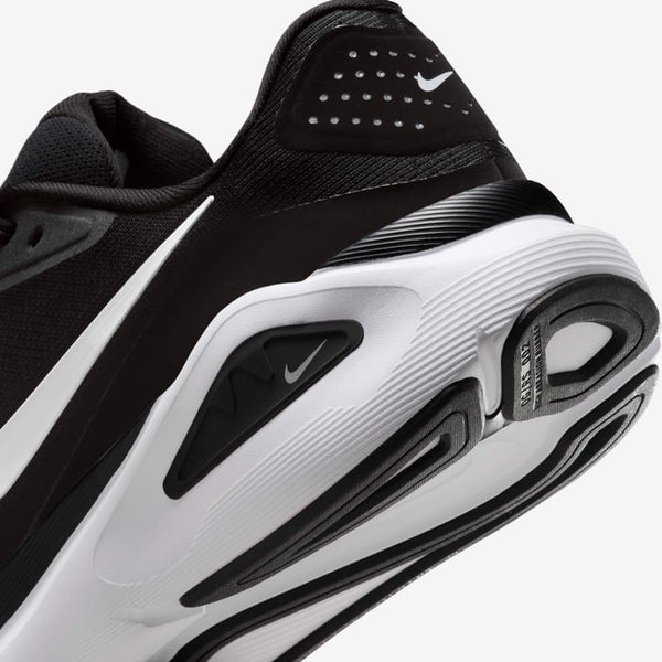Nike Structure 26 en coloris noir/blanc