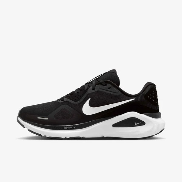 Nike Structure 26 en coloris noir/blanc
