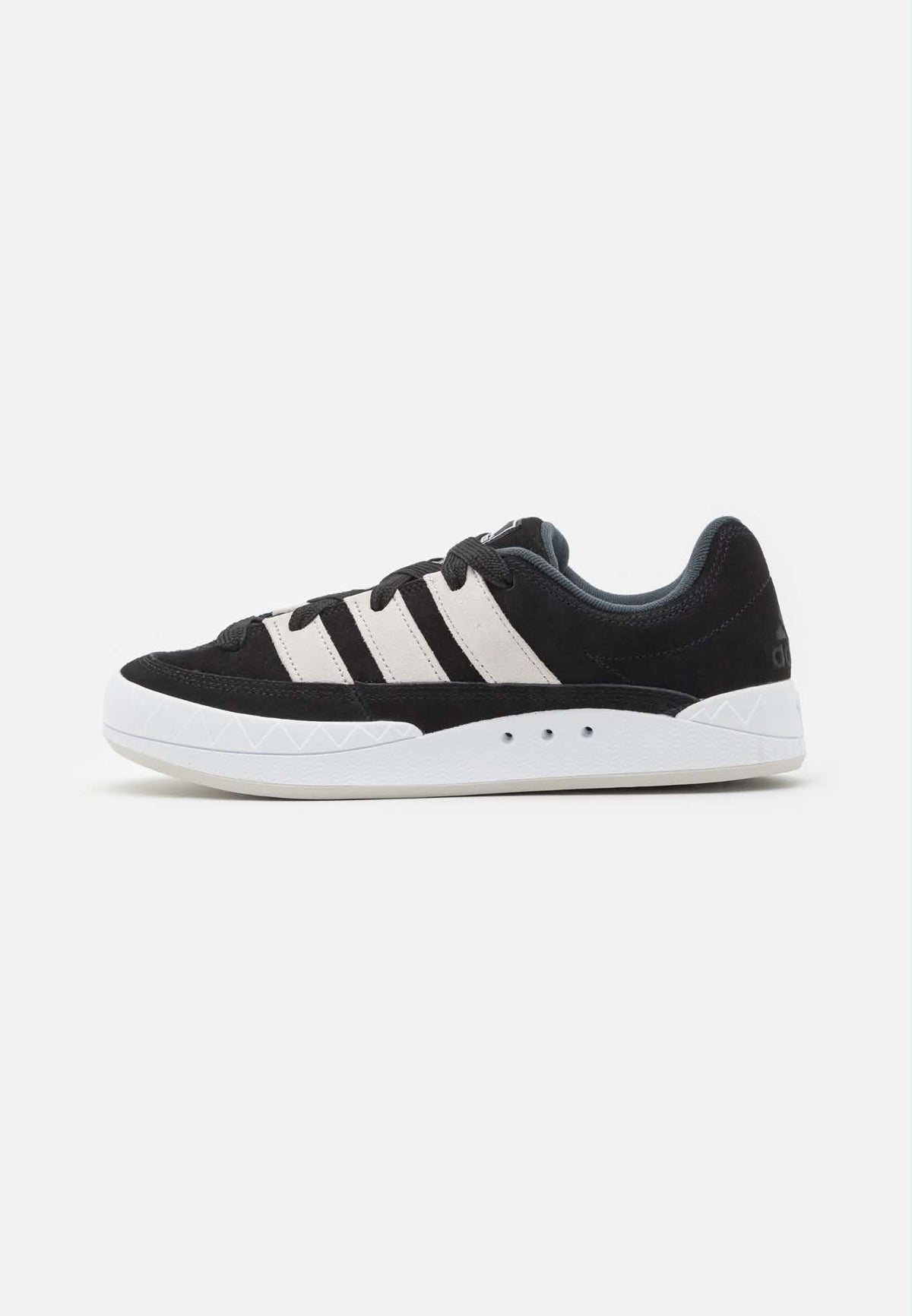 Basket adidas Adimatic Black White Suede