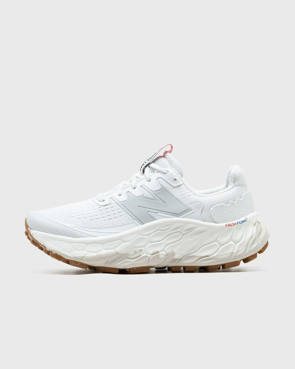 New Balance Fresh Foam X More Trail v3 en blanc et gris