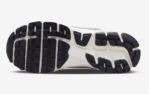 Nike Zoom Vomero 5 "Metallic Silver