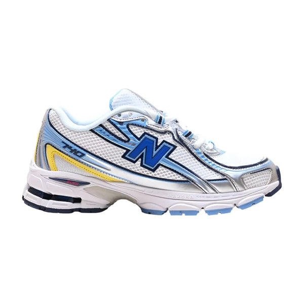 New Balance 740 blanc et bleu avec touches de jaune et d’argent