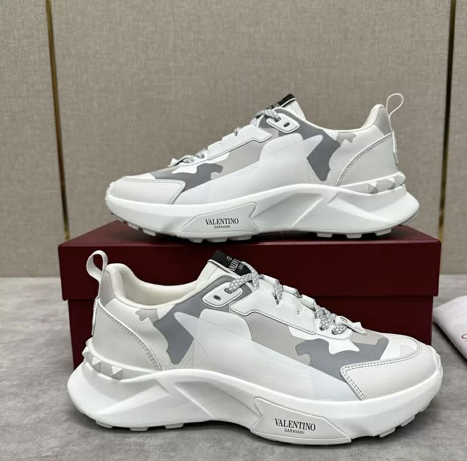 Valentino Garavani True Act camouflage gris et blanc