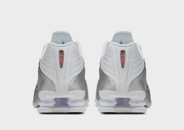 Nike Shox R4 Shoes en blanc et argent