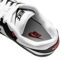 Nike Air Max Command en coloris blanc, noir et rouge