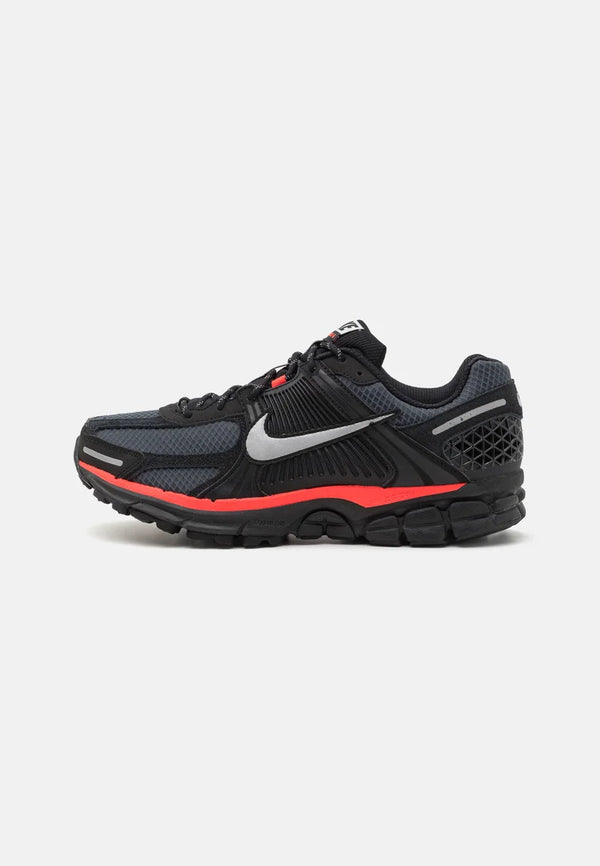 Nike Zoom Vomero 5 « Metallic Bred