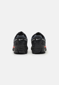 Nike Zoom Vomero 5 « Metallic Bred