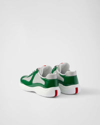 baskets Prada America's Cup en cuir verni vert.