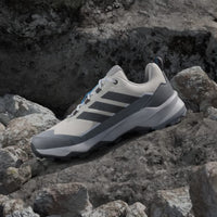 Adidas Terrex Skychaser AX5 en coloris beige et carbone
