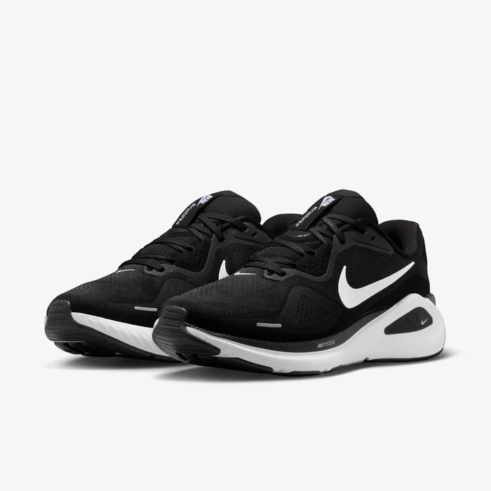 Nike Structure 26 en coloris noir/blanc