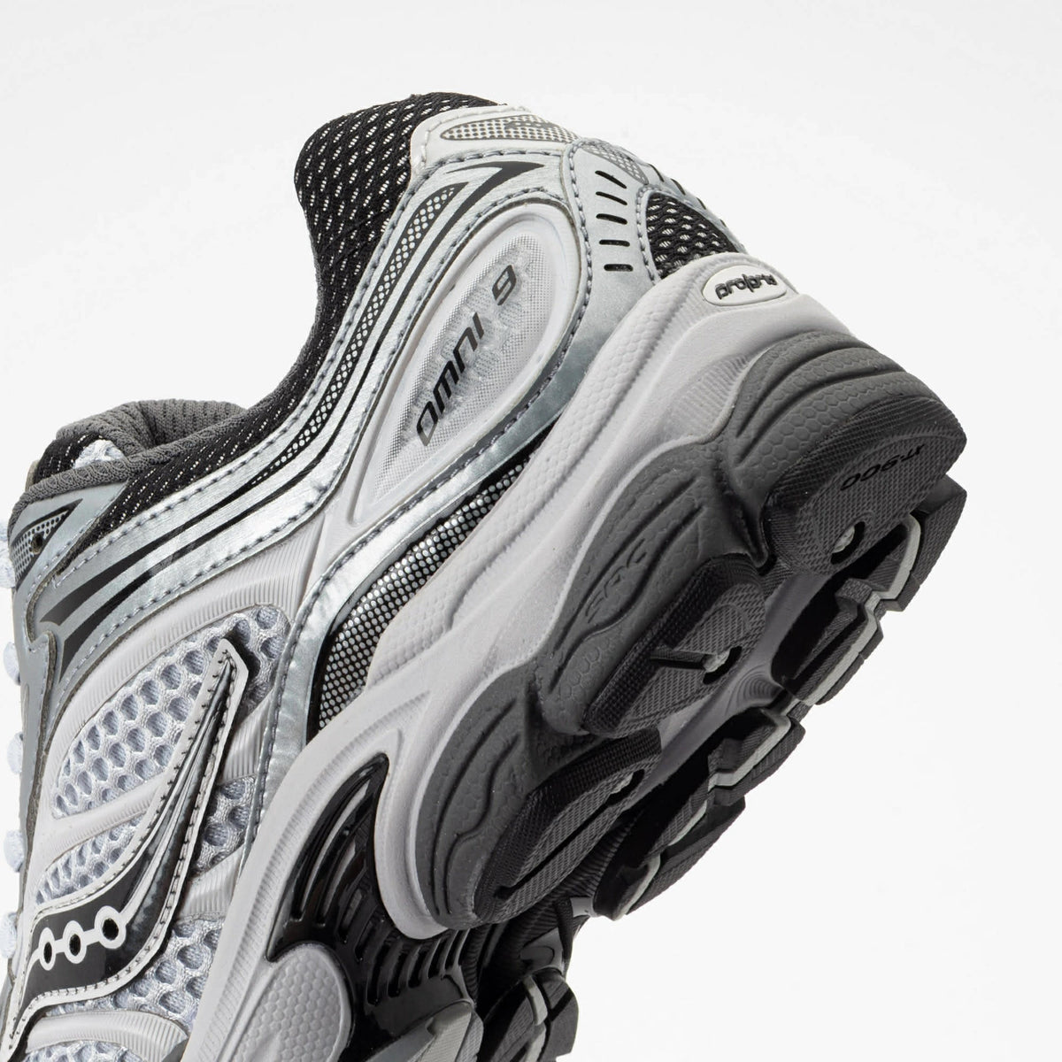 Sneaker Saucony ProGrid Omni 9 Microchip