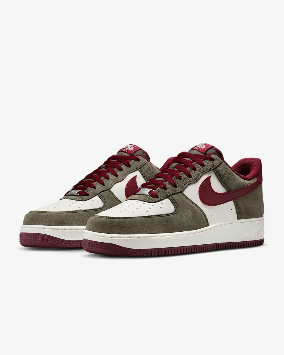 baskets Air Force 1 ’07 LV8 Cargo Kaki et Rouge