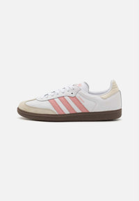 baskets Adidas Originals Samba en blanc et rose