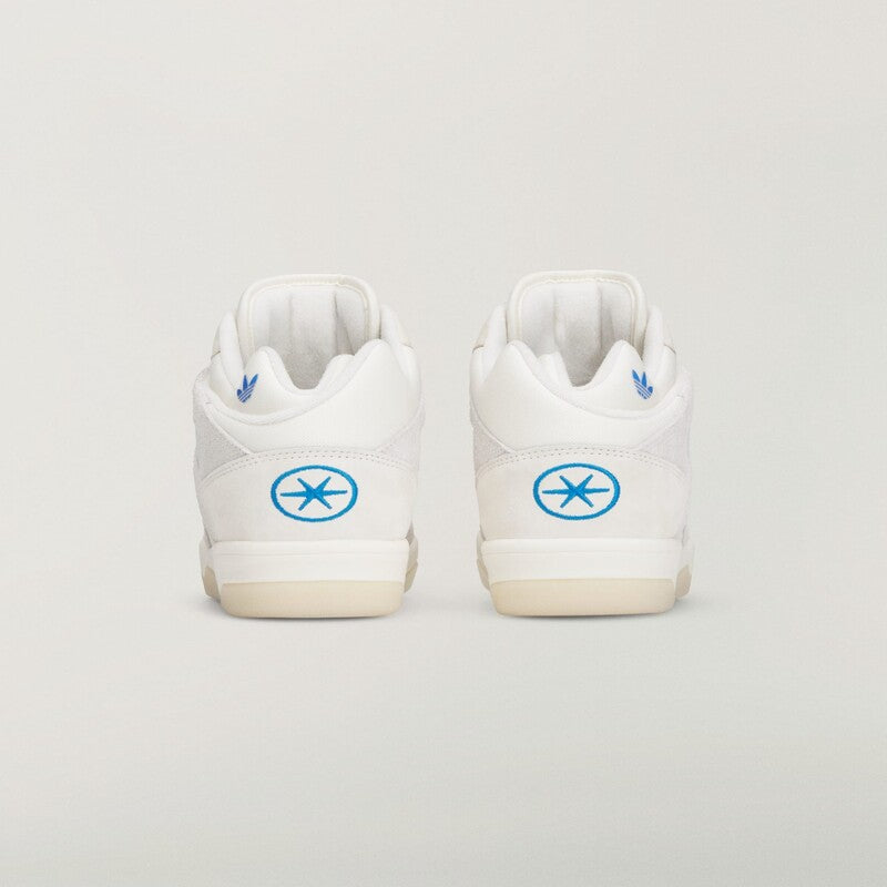 basket Adidas BadBo 1.0 Bad Bunny Resilience  blanc cassé,