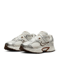 Nike V5 RNR  Sail, Fauna Brown, Phantom et Light Orewood