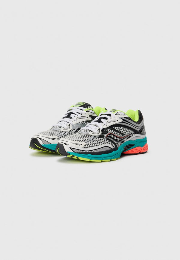 baskets Saucony ProGrid Omni 9 Silver