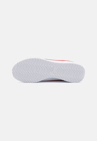 Sneaker Cortez White/Red-Blue