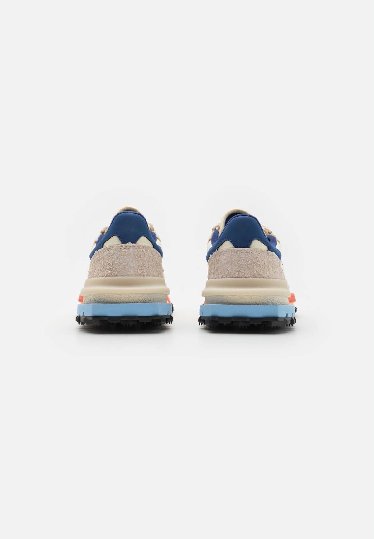 Basket Lacoste Elite Active en coloris écru et marine