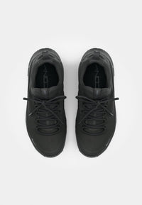 Basket Free Metcon 6 en coloris noir