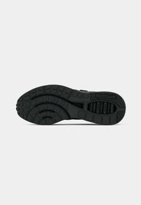 Basket Reebok ERS World en noir
