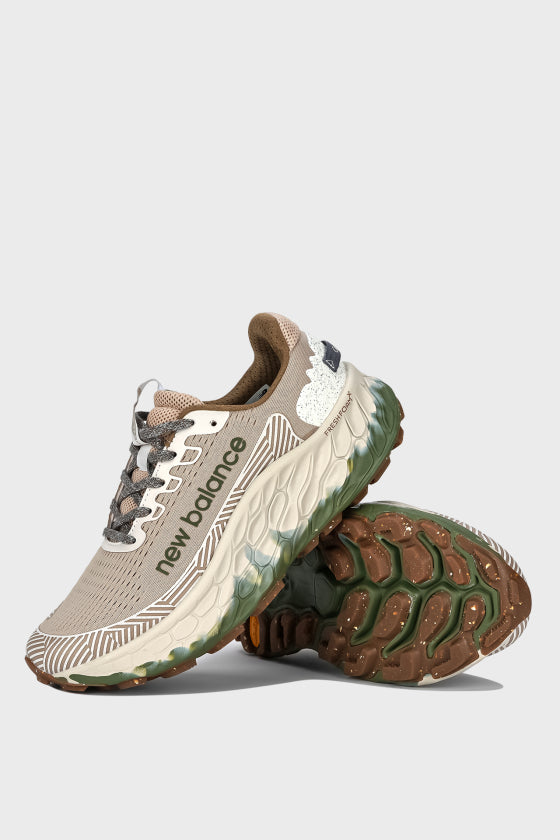 Basket New Balance Fresh Foam X More Trail v3 en coloris beige