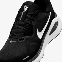 Nike Structure 26 en coloris noir/blanc