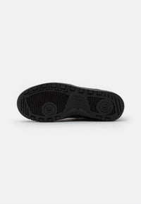 Asics SportStyle Japan S en couleur noire