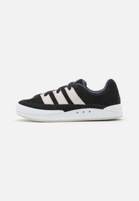 Basket  adidas Adimatic Black White Suede