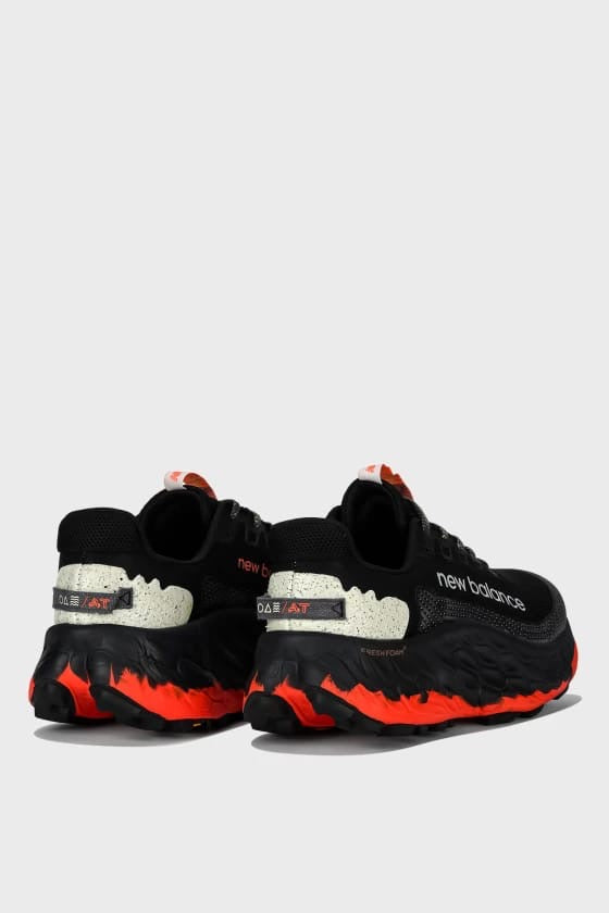 New Balance Fresh Foam X More Trail v3 « Black Cayenne »