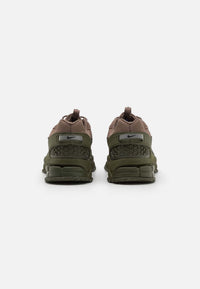 Baket  Nike Zoom Vomero Roam en coloris « Mink Brown/Medium Olive »