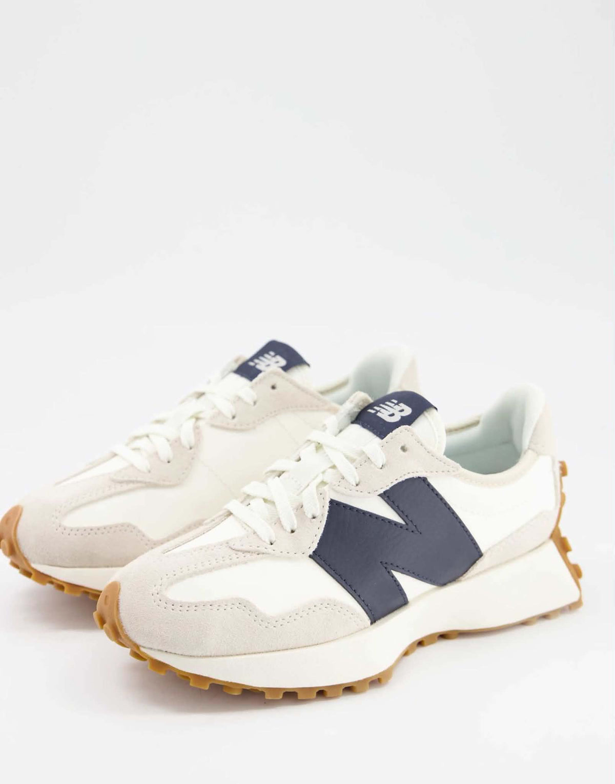 baskets New Balance 327 blanches avec logo bleu marine