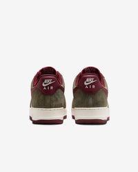 baskets Air Force 1 ’07 LV8 Cargo Kaki et Rouge