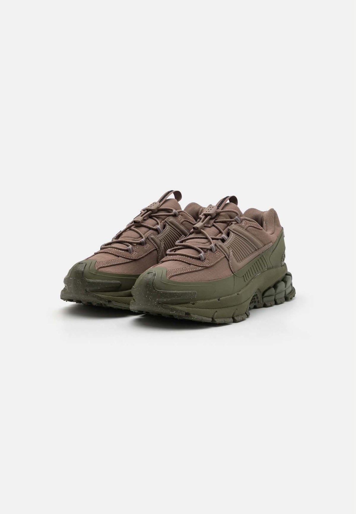 Baket  Nike Zoom Vomero Roam en coloris « Mink Brown/Medium Olive »