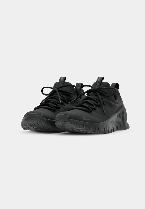Basket Free Metcon 6 en coloris noir