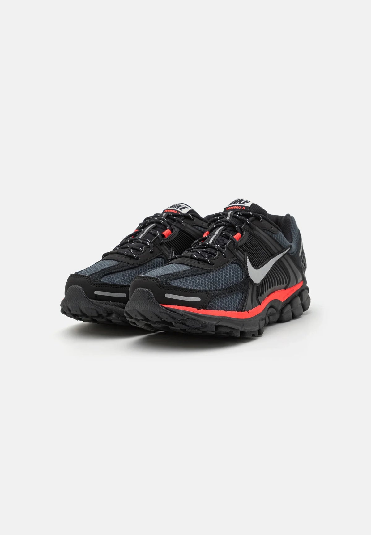 Nike Zoom Vomero 5 « Metallic Bred