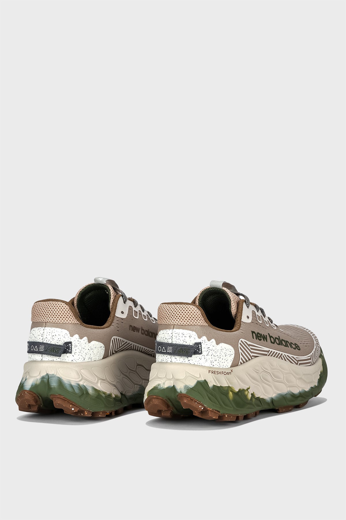 Basket New Balance Fresh Foam X More Trail v3 en coloris beige