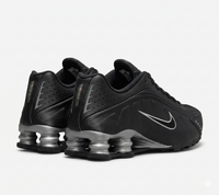Sneaker Shox R4 noire