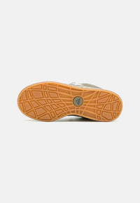 Basket adidas Adimatic Silver Pebble