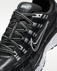 Sneakers P-6000 noir et argent métallique