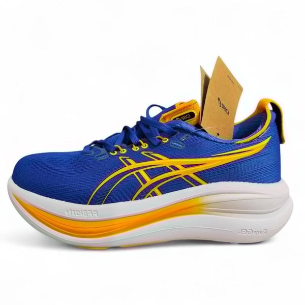 baskets ASICS GEL-NIMBUS 28 dans un coloris bleu et jaune vif