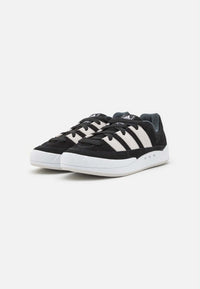 Basket  adidas Adimatic Black White Suede