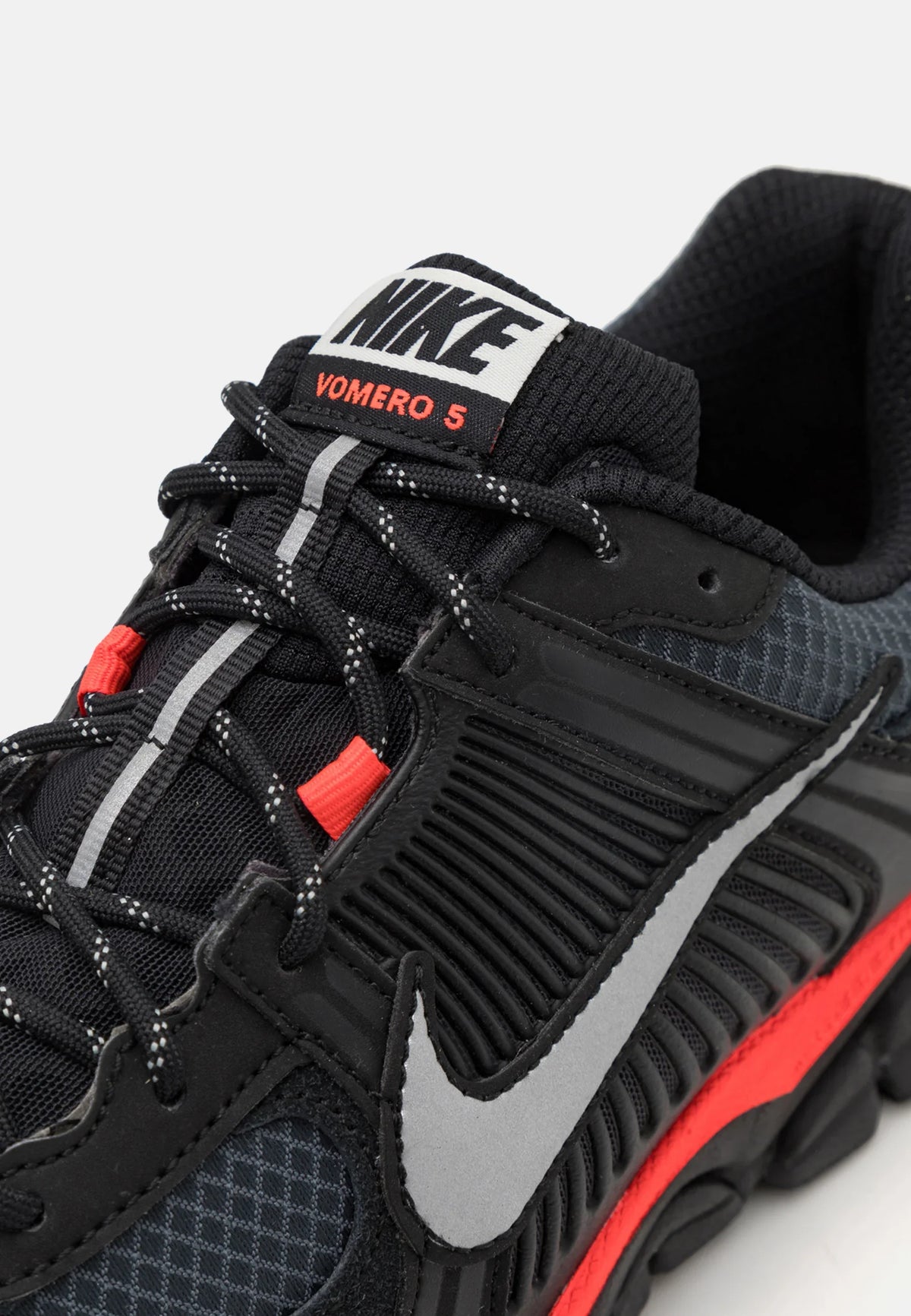 Nike Zoom Vomero 5 « Metallic Bred