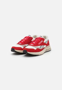 Basket Reebok Classic ERS World coloris dynamique rouge, gris et blanc