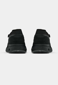 Basket Reebok ERS World en noir