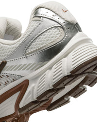 Nike V5 RNR  Sail, Fauna Brown, Phantom et Light Orewood