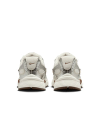 Nike V5 RNR  Sail, Fauna Brown, Phantom et Light Orewood