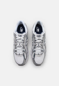 New Balance U740 Unisex