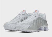 Nike Shox R4 Shoes en blanc et argent